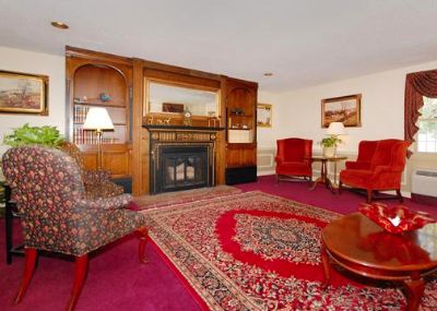 Clarion Carriage House Inn - 