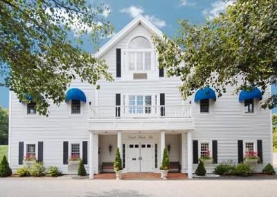 Image of Clarion Carriage House Inn