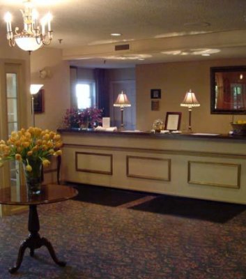 Clarion Carriage House Inn - Lobby