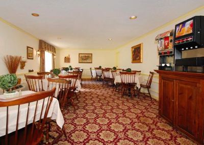 Clarion Carriage House Inn - 