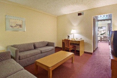 Ramada Kennedy Space Center - Suite Sitting Room