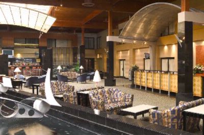 Sheraton Long Island - Warm Welcoming Lobby