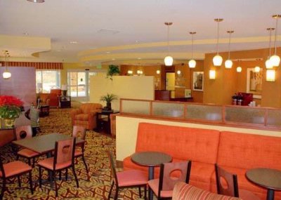 Comfort Suites - Breakfast Area
