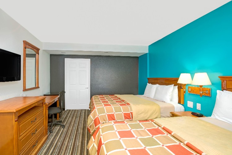 Travelodge Lax South - 2 Queen Beds