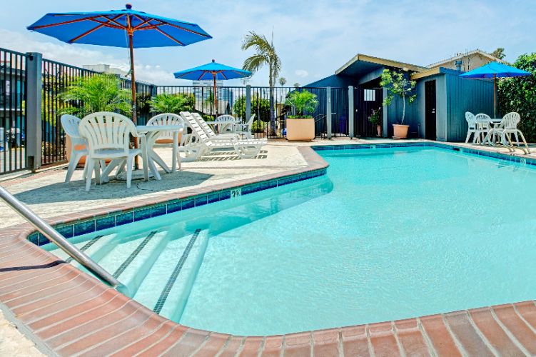 Travelodge Lax South - Pool
