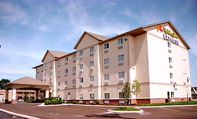 Holiday Inn Express - 