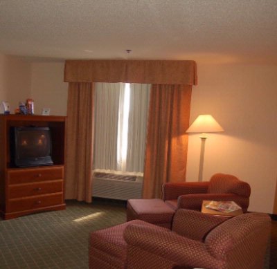 Holiday Inn Express - 