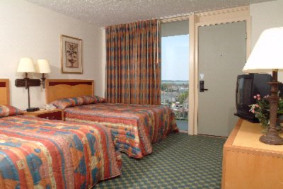 Reges Oceanfront Resort - Bedroom - Deluxe Suite
