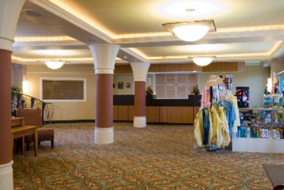 Reges Oceanfront Resort - Reges Lobby And Gift Shop