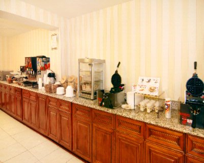 Quality Inn & Suites - Breakfast Bar