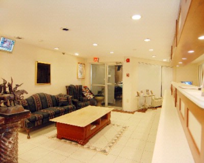 Quality Inn & Suites - Lobby / Front Desk