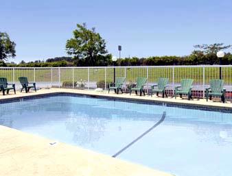Days Inn Conyers - Pool Area