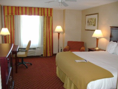 Holiday Inn Express - 