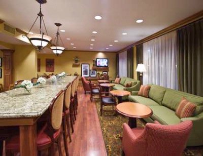 Hampton Inn Savannah I 95 North - The Perfect Mix! Our Mix Use Lobby Is An Energizing Location For Breakfast Or An Exciting Place To Hang Out With Co-workers Or Family - Watching Your Favorite Ball Game Or Playing A Game Of Cards!
