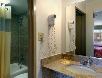Days Inn Dallas / Mesquite - Bathroom
