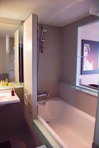 Suites by Mdb - Bath