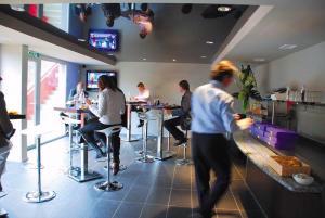 Suites by Mdb - Break Fast