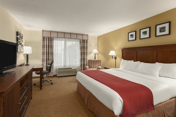Country Inn & Suites by Carlson Ames Iowa - King Whirpool Suite