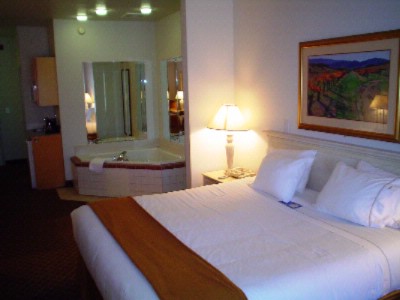 Holiday Inn Express Hotel & Suites Ames - Whirlpool Suite