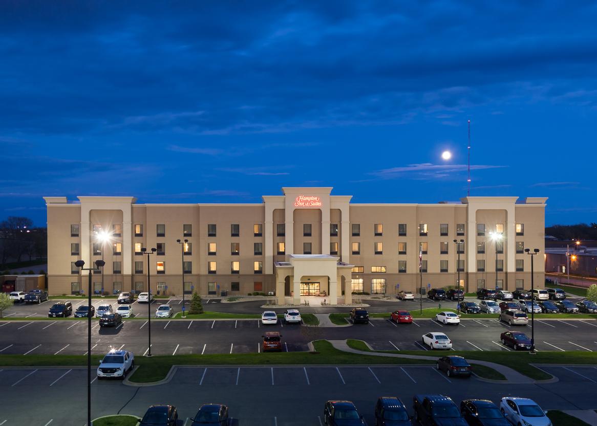 Hampton Inn & Suites Cedar Rapids North - Exterior