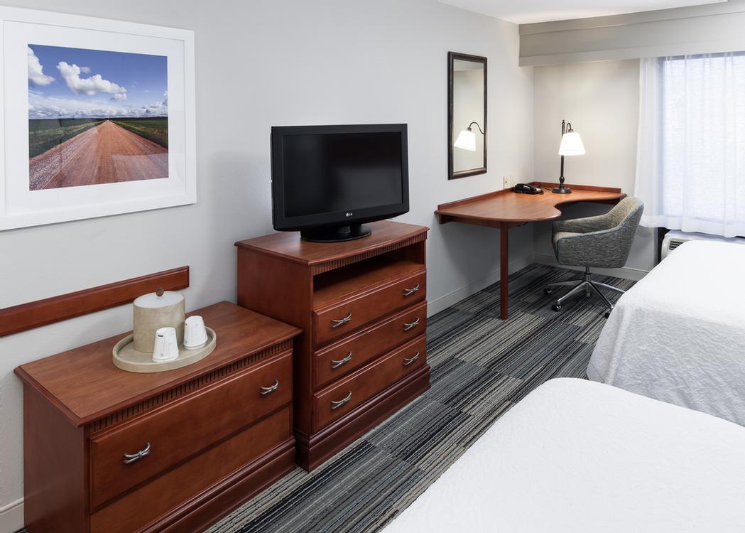 Hampton Inn & Suites Cedar Rapids North - Standard Two Queen Bed Room