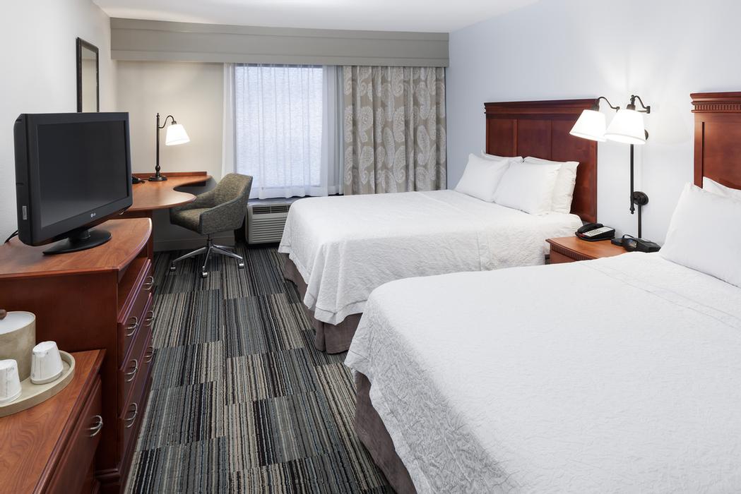 Hampton Inn & Suites Cedar Rapids North - On The House Breakfast