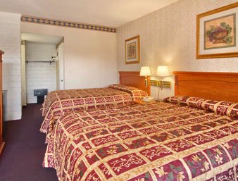 Torrance Travelodge - Standard Two Queen Bedroom