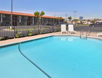 Torrance Travelodge - Travelodge Outdoor Pool