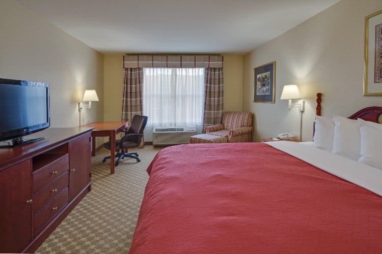 Country Inn & Suites - One Bedroom King Suite