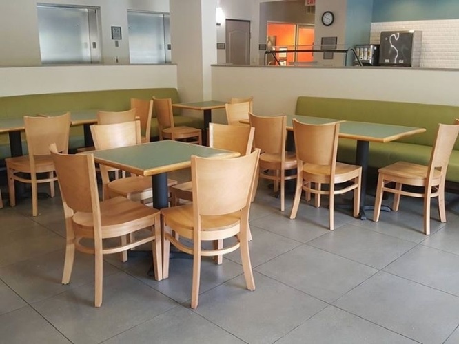 Country Inn & Suites - Cozy Lobby
