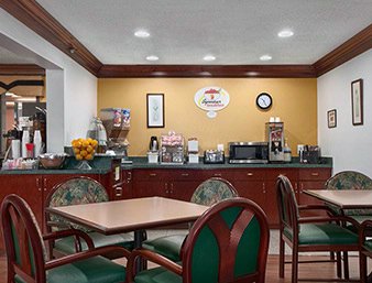 Super 8 Canton - 