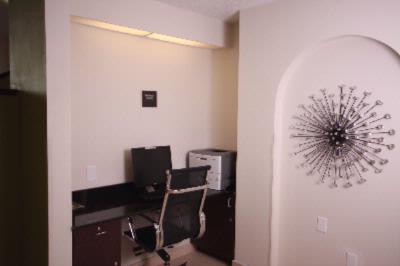 Motel 6 Kenner - Guest Room Tv Sitting Area