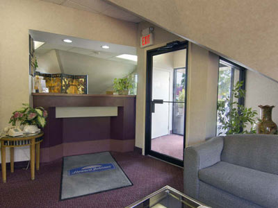 Howard Johnson Express Inn - 