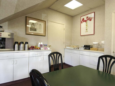 Howard Johnson Express Inn - 