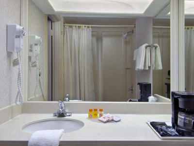Howard Johnson Express Inn - 
