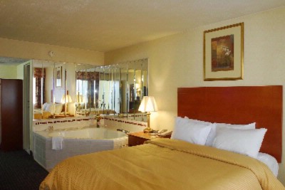 Clarion Inn & Fun Dome - Whirlpool Room