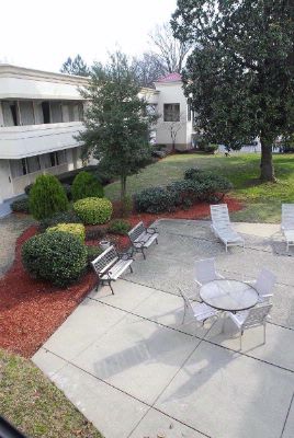Clarion Inn & Fun Dome - Courtyard