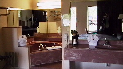 Super 8 Speedway - Beautiful Jacuzzi Rooms Available
