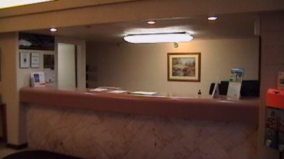 Super 8 Speedway - Front Desk