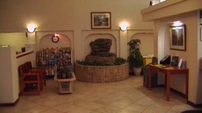 Super 8 Speedway - Lobby