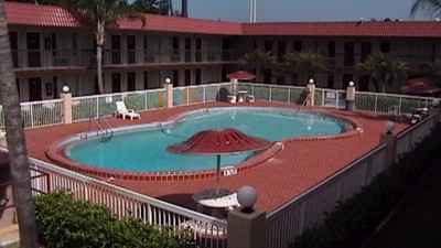 Super 8 Speedway - Pool
