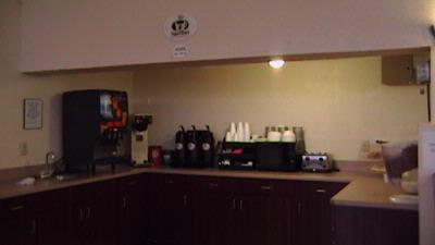 Super 8 Speedway - Breakfast Area