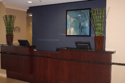 Holiday Inn Express Springfield - Hotel Front Desk