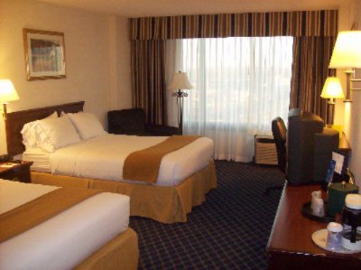 Holiday Inn Express Springfield - Two Double Beds Guestroom