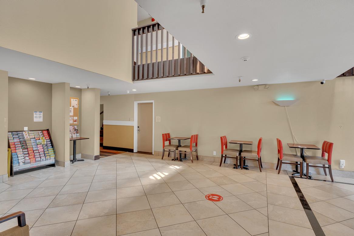 Comfort Inn Vallejo - Front Desk
