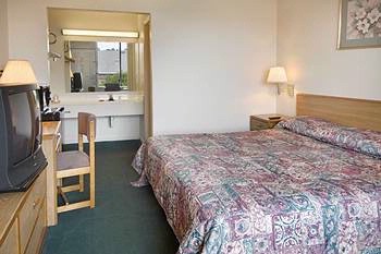 Super 8 Motel - One King Bed