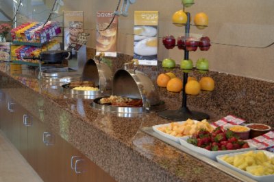 Courtyard by Marriott Virginia Beach / Norfolk - Courtyard Cafe Breakfast Buffet