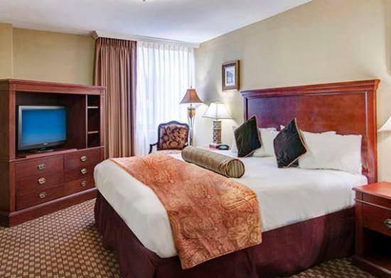 Arlington Court Suites Hotel - Studio Suite W/ 2-queen Size Beds