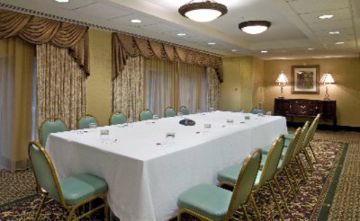 Arlington Court Suites Hotel - Washington Meeting Room