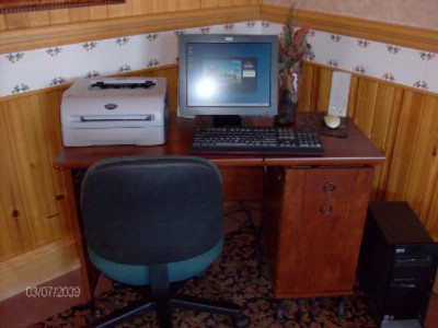 Holiday Inn Express - Guest Work Area